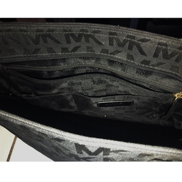 black michael kors purse - Picture 6 of 7